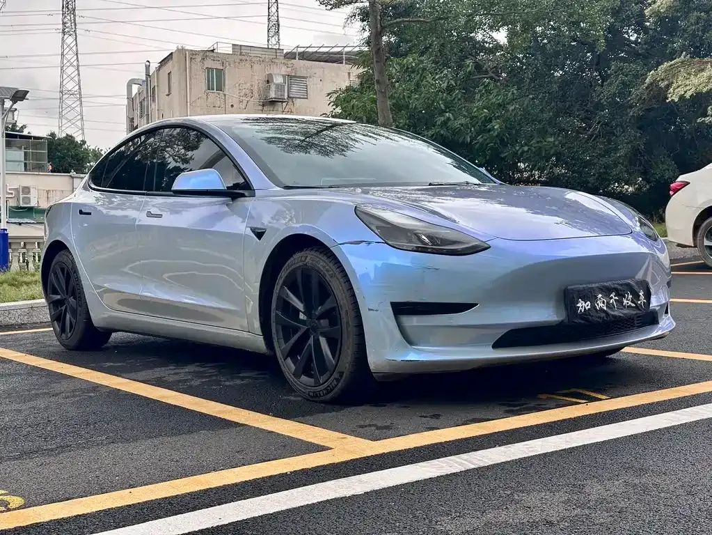 Tesla Model 3 — фото 4