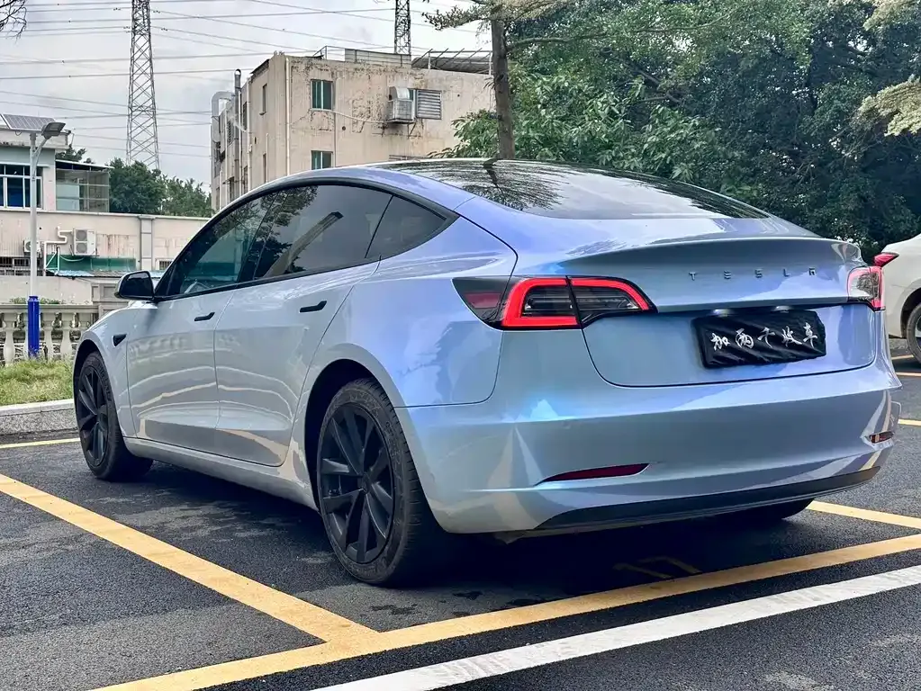 Tesla Model 3 — фото 10