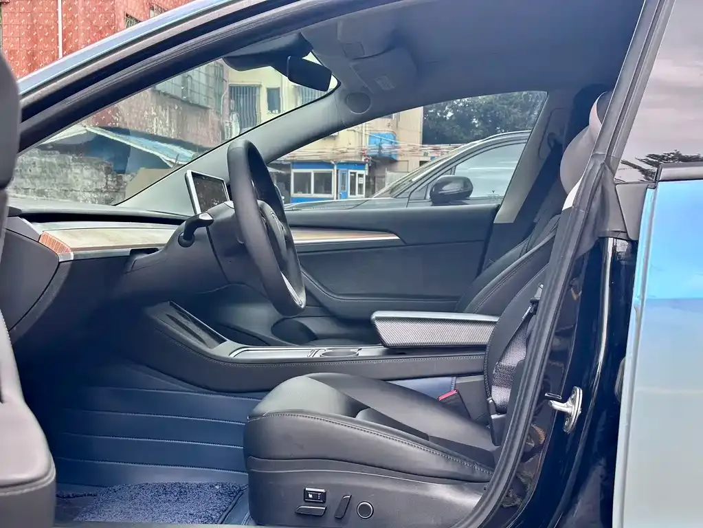 Tesla Model 3 — фото 9