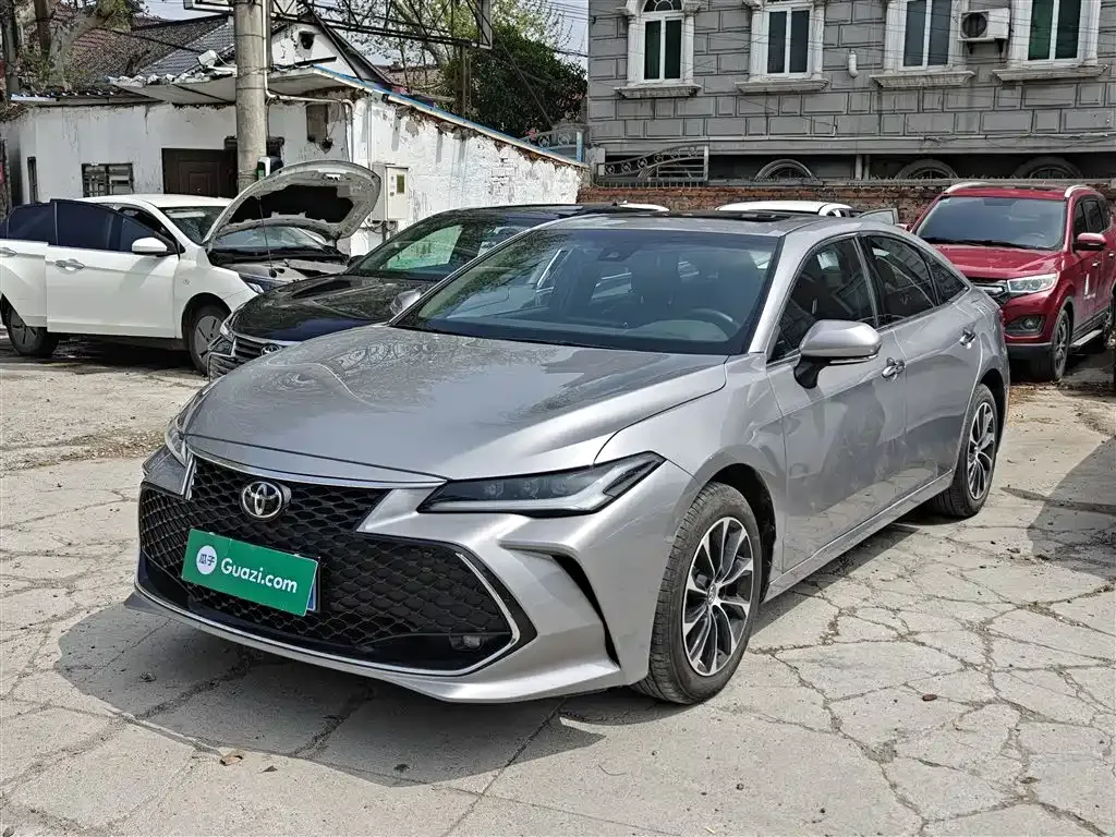 Toyota Avalon — фото 1