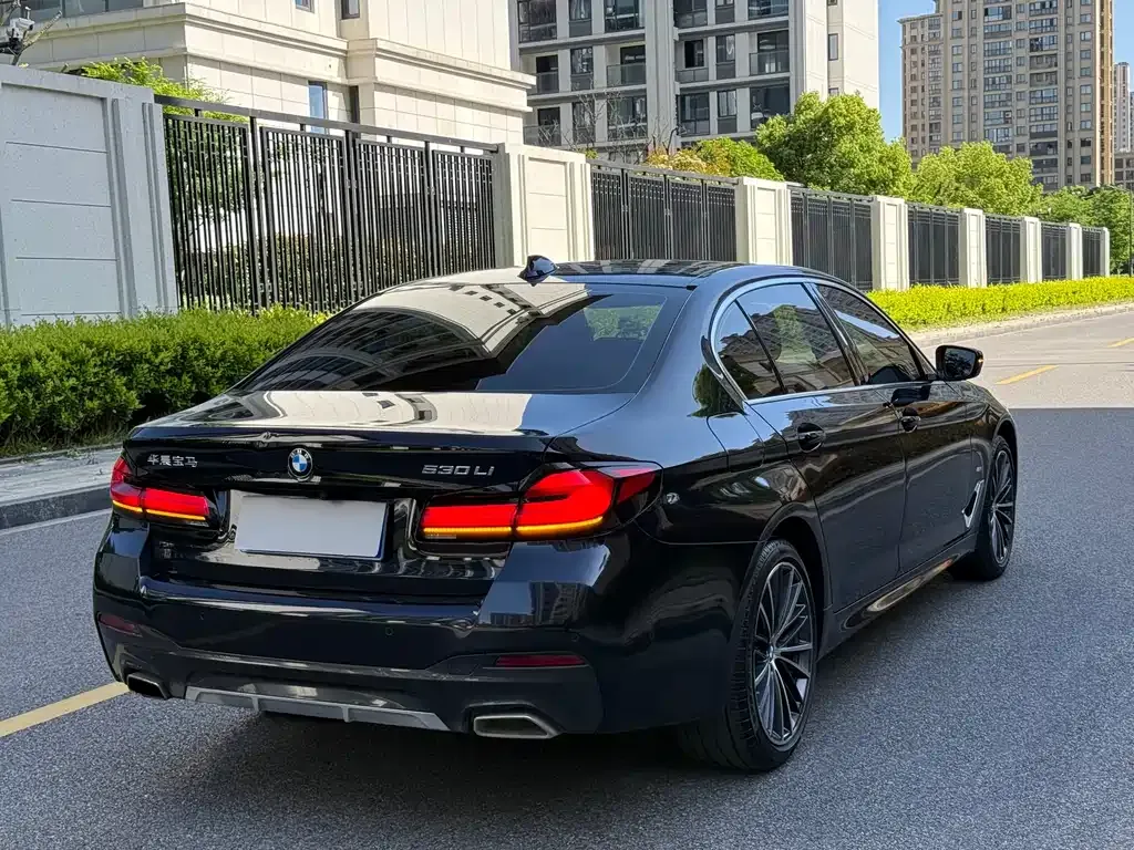 BMW 5 Series — фото 10