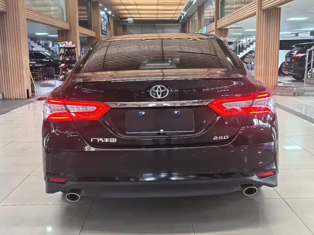 Toyota Camry — фото 7
