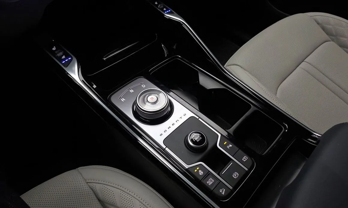 Kia Sorento — фото 8