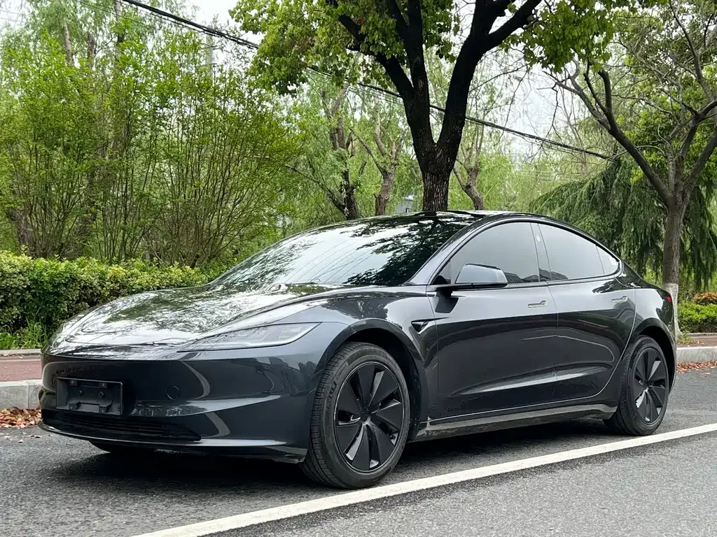 Tesla Model 3 — фото 1