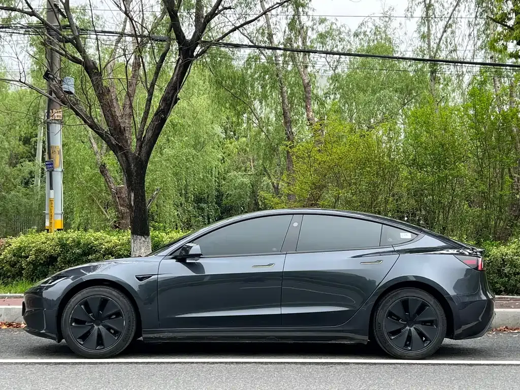 Tesla Model 3 — фото 7