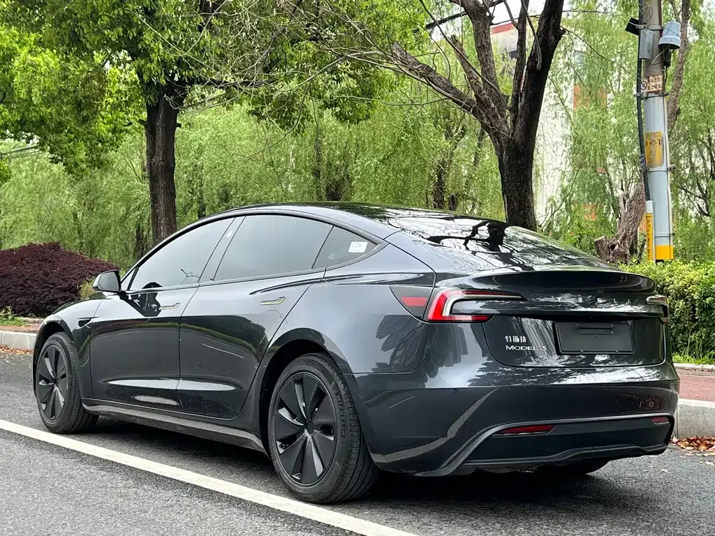 Tesla Model 3 — фото 8
