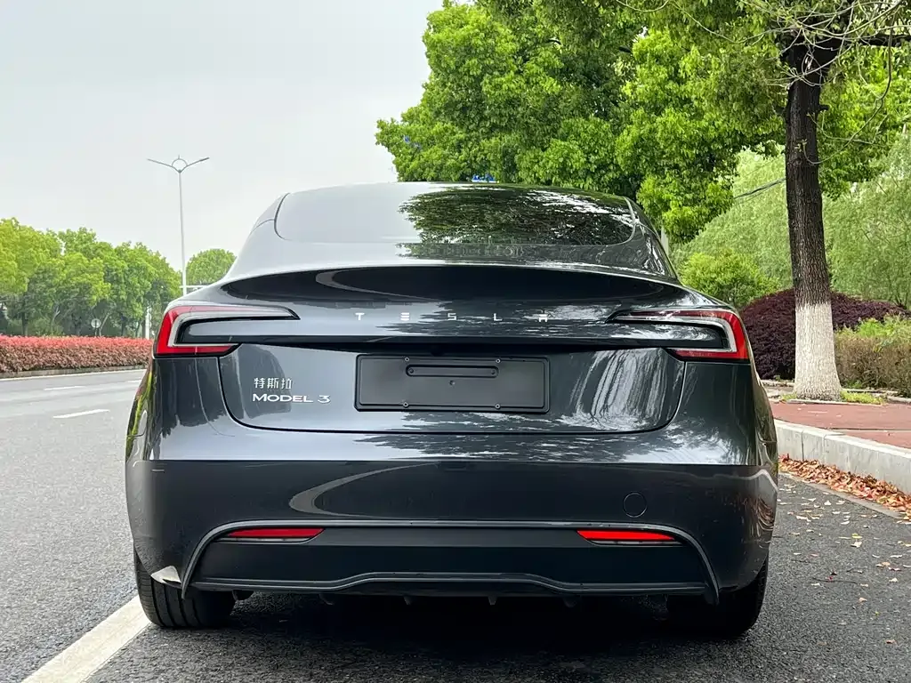 Tesla Model 3 — фото 9