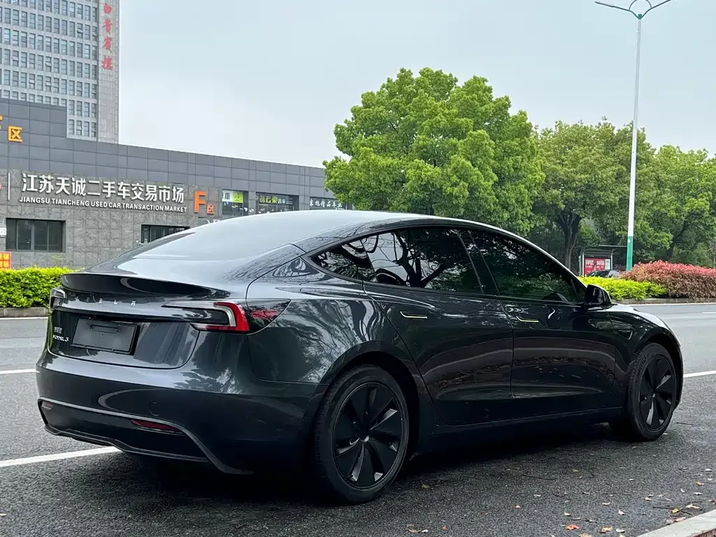 Tesla Model 3 — фото 5