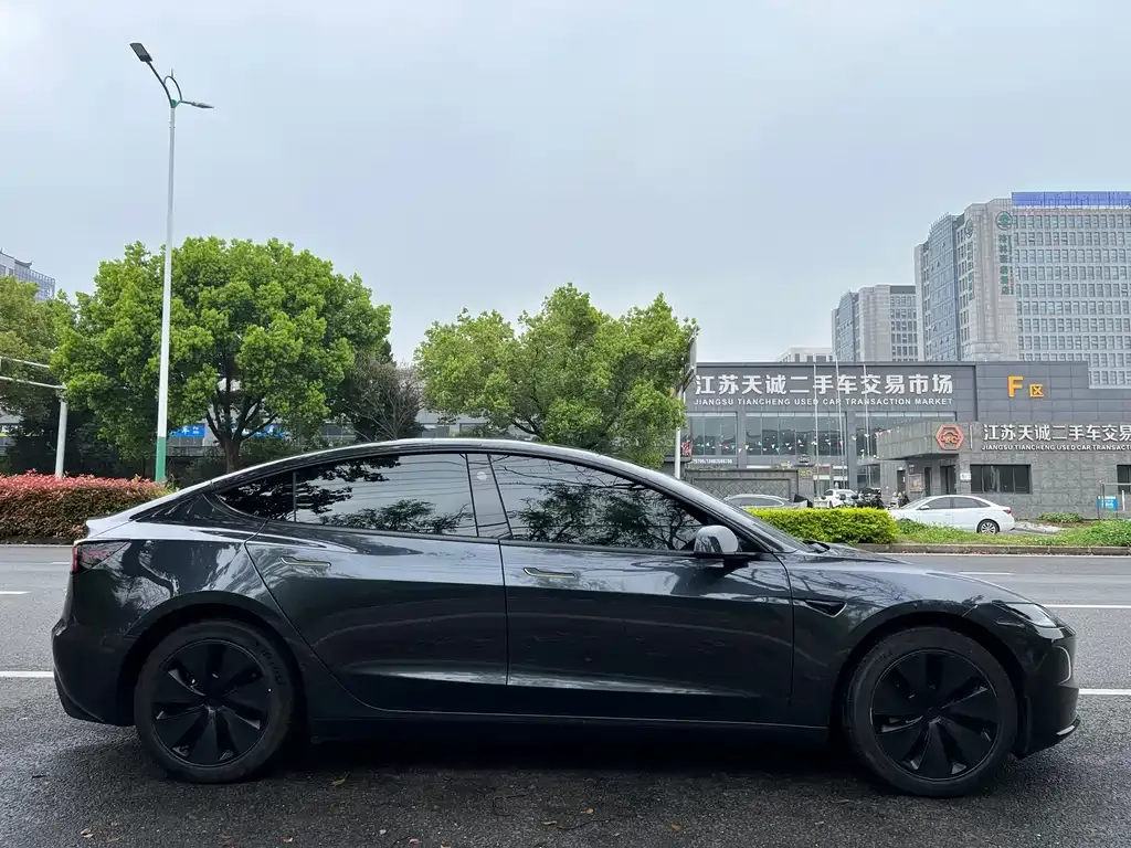 Tesla Model 3 — фото 4