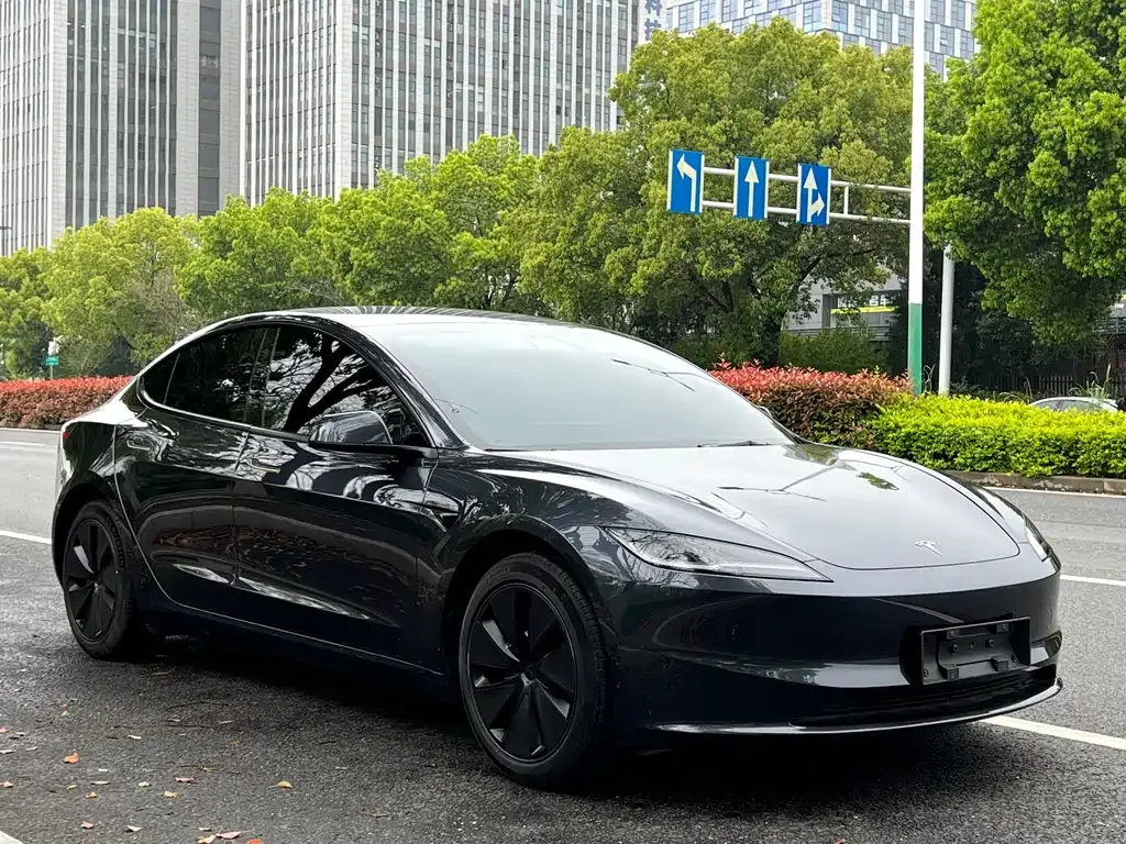Tesla Model 3 — фото 10