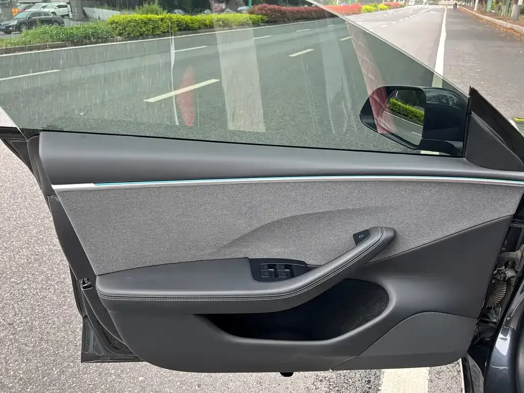 Tesla Model 3 — фото 3