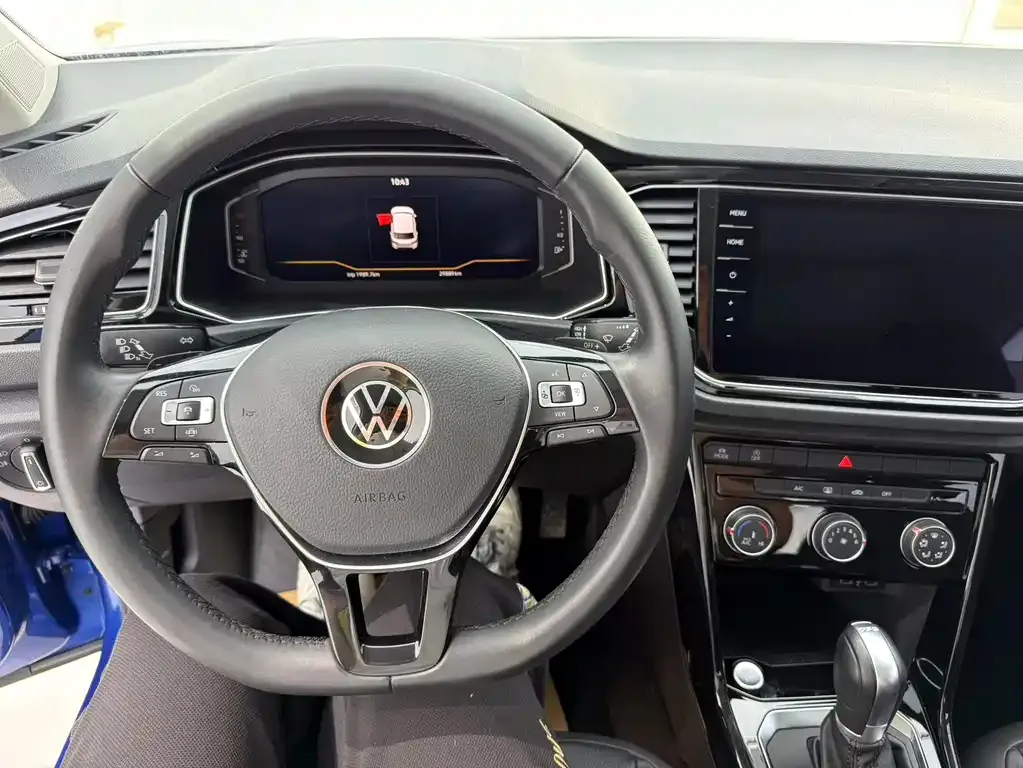 Volkswagen T-Roc — фото 7