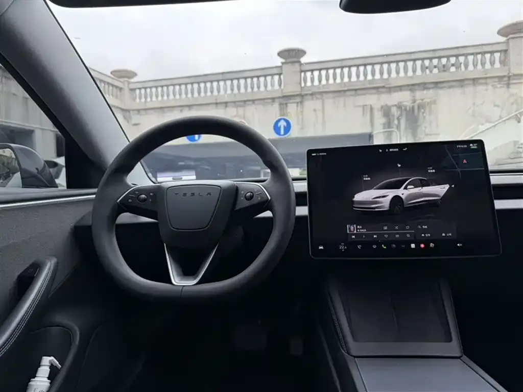 Tesla Model 3 — фото 3