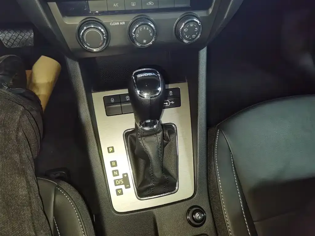 Skoda Octavia 2023 из CN, фото 10