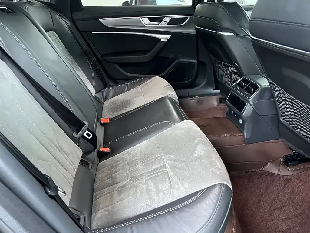 Audi A6L 2023 из CN, фото 4
