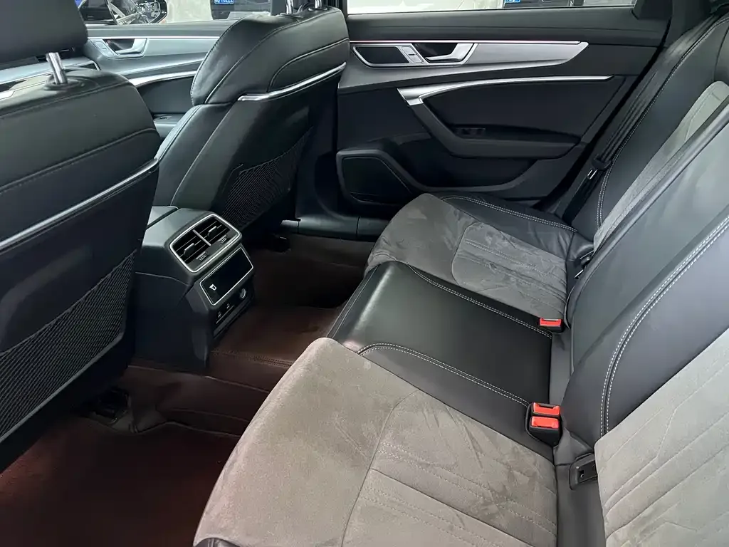 Audi A6L 2023 из CN, фото 7
