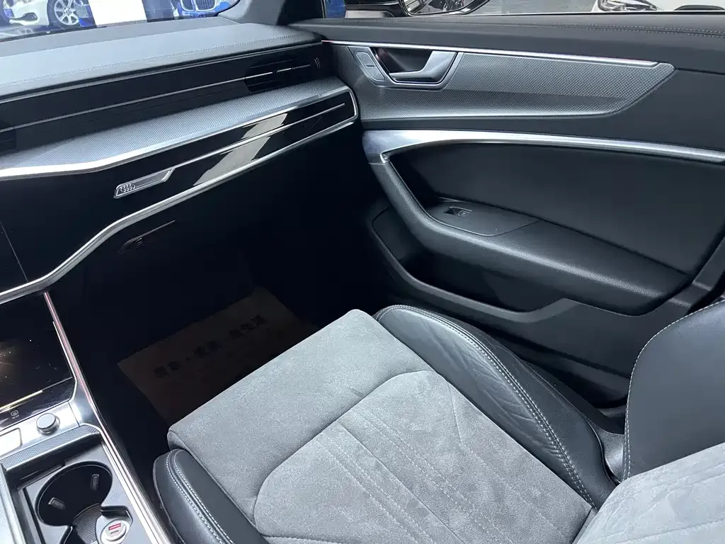 Audi A6L 2023 из CN, фото 6