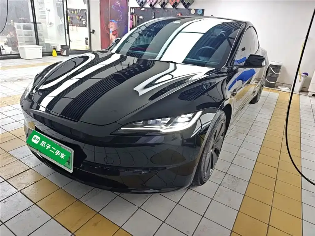 Tesla Model 3 — фото 1