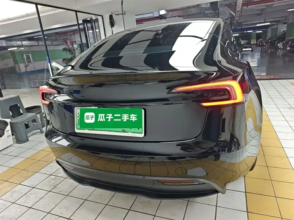 Tesla Model 3 — фото 10