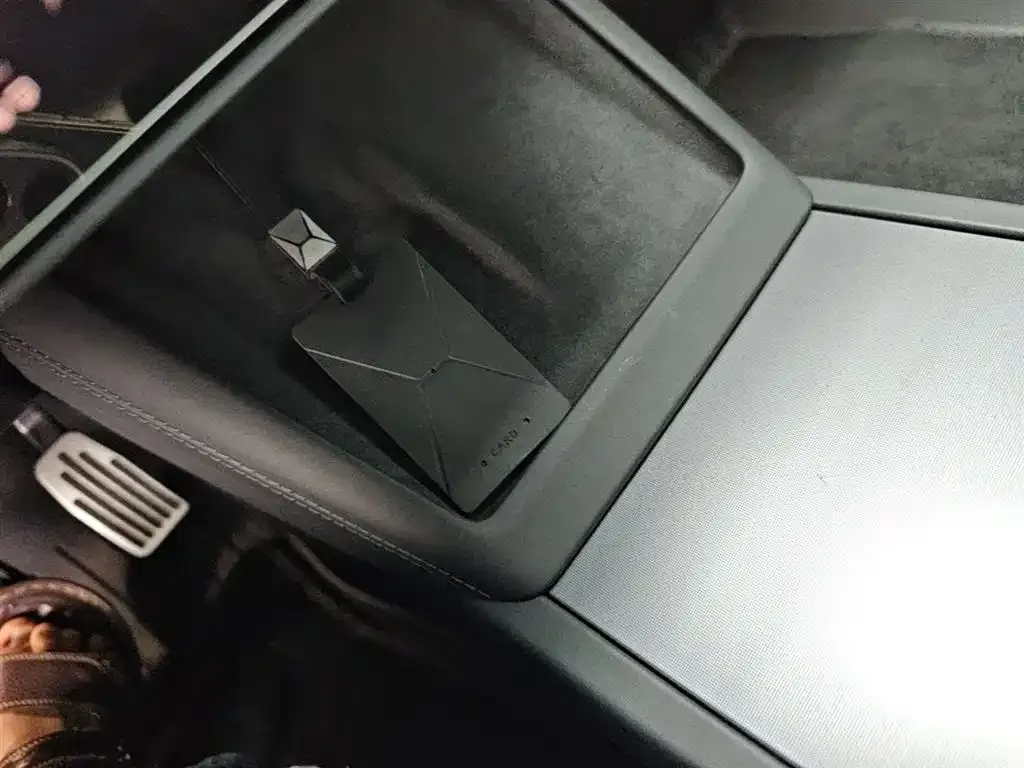 Tesla Model 3 — фото 4
