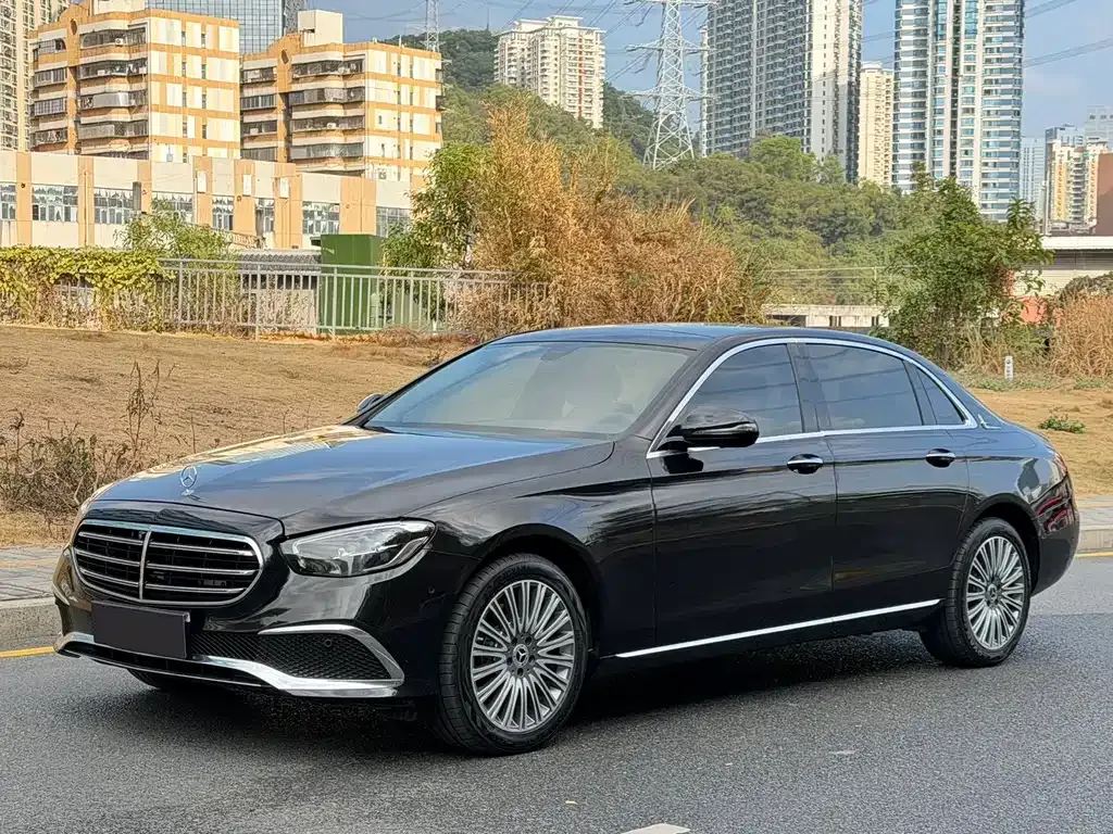 Mercedes-Benz E-Class — фото 1