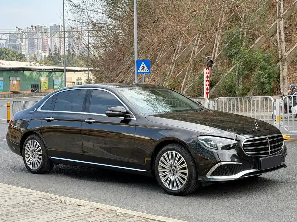 Mercedes-Benz E-Class — фото 10