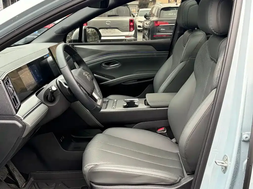 BYD L DM-i — фото 6