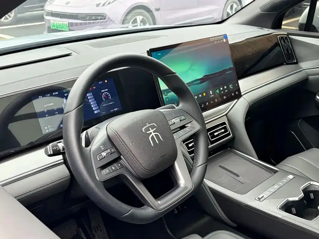 BYD L DM-i — фото 3