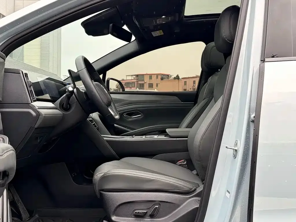 BYD L DM-i — фото 2