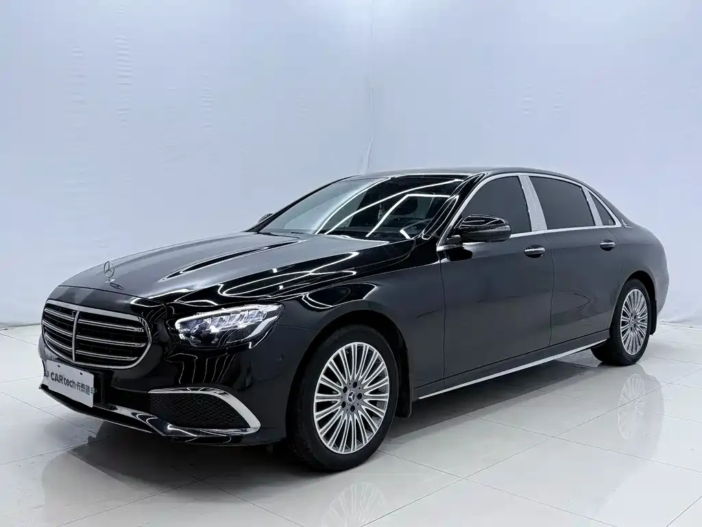 Mercedes-Benz E-Class — фото 1