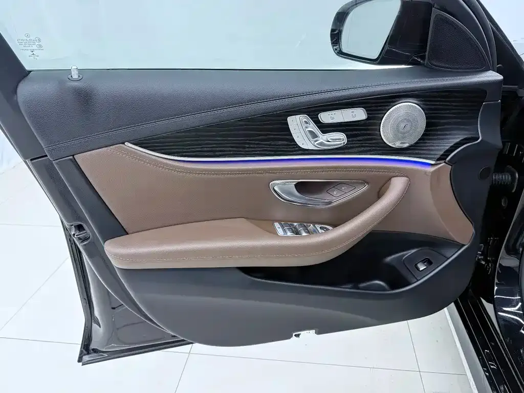 Mercedes-Benz E-Class — фото 2