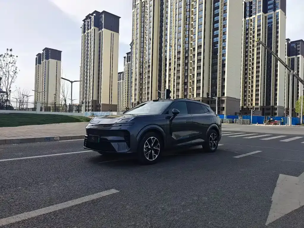 Lynk & Co 08 EM-P