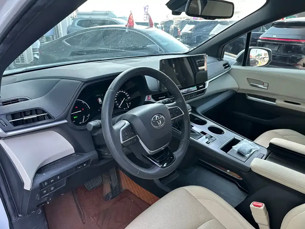 Toyota Sienna — фото 6