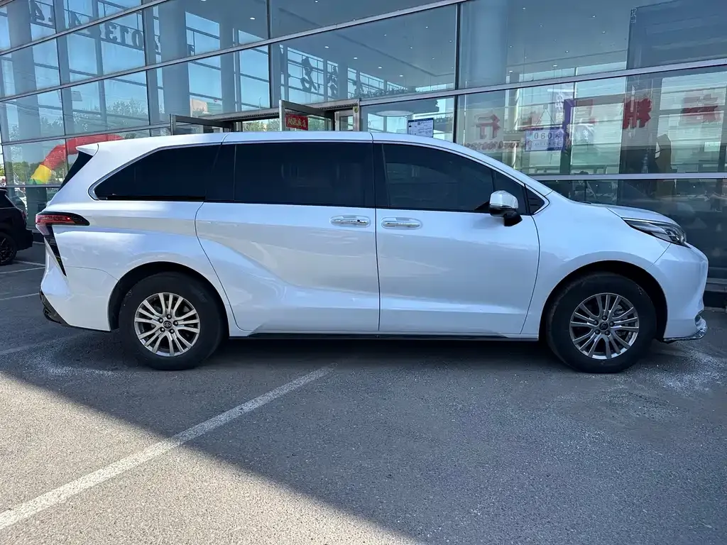 Toyota Sienna — фото 9