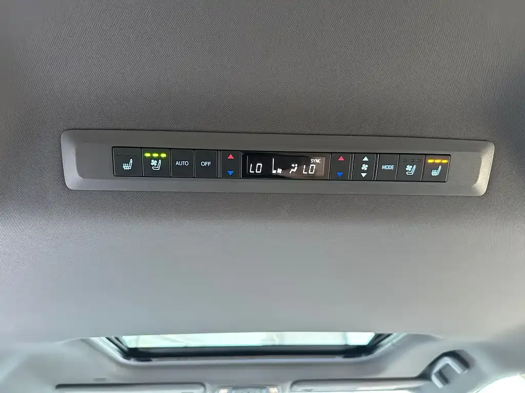 Toyota Sienna — фото 5