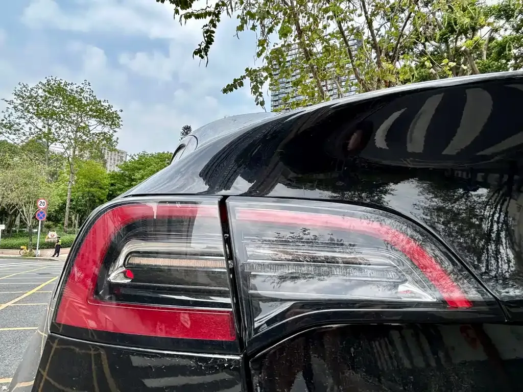 Tesla Model Y — фото 9