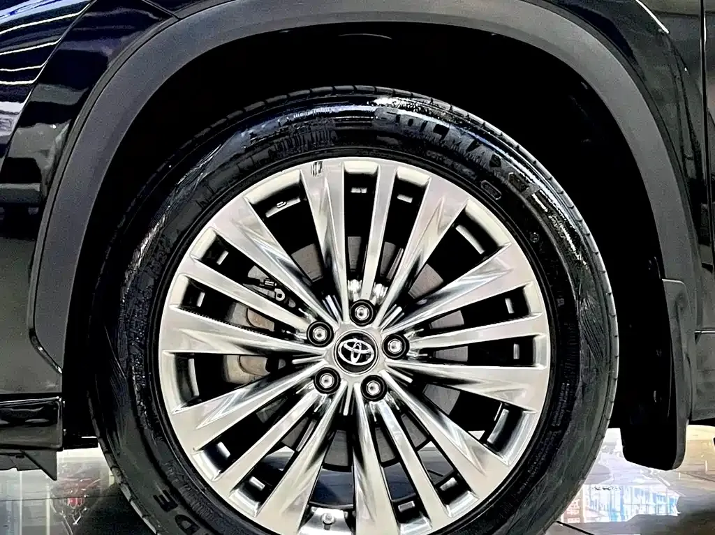 Toyota Highlander — фото 5