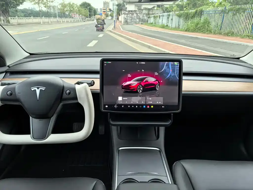 Tesla Model 3 — фото 4