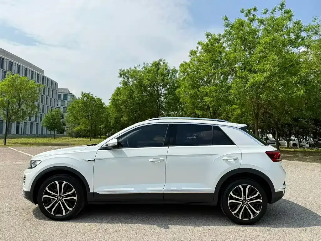 Volkswagen T-Roc — фото 7