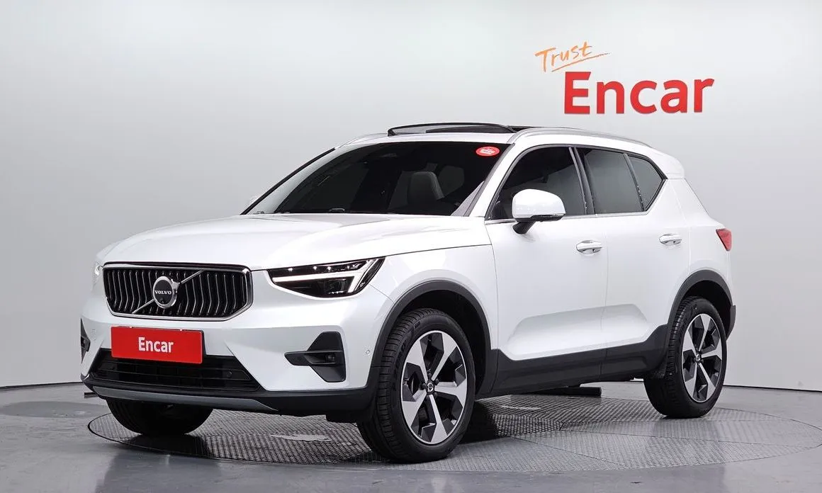 Volvo XC40 — фото 1