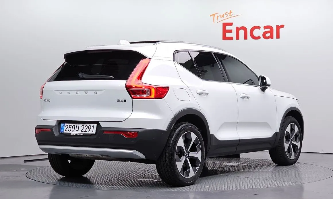 Volvo XC40 — фото 3