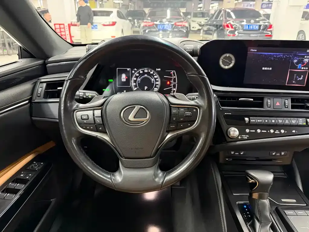 Lexus ES — фото 10