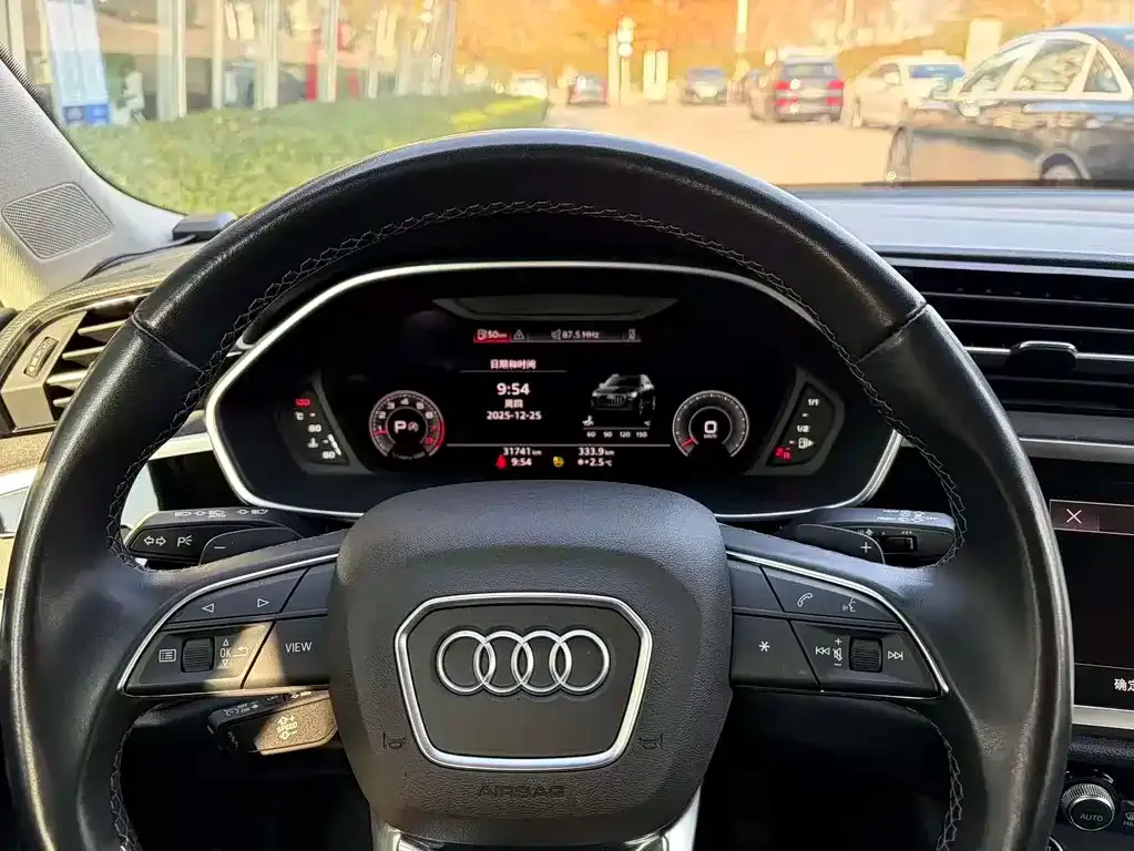 Audi Q3 — фото 9