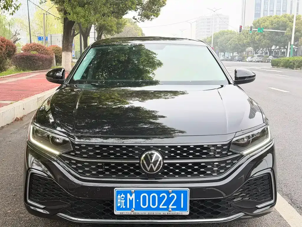 Volkswagen Passat — фото 1