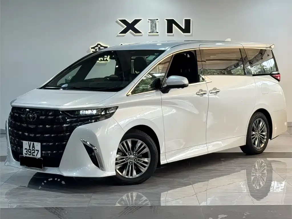 Toyota Alphard — фото 1
