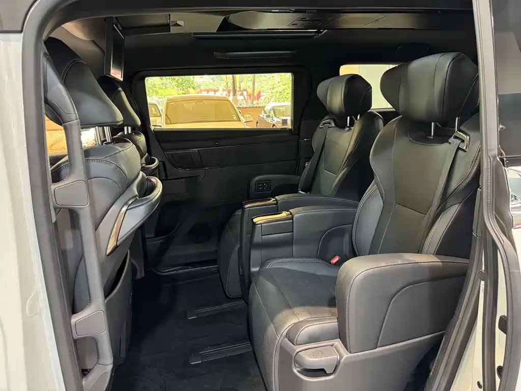 Toyota Alphard — фото 7