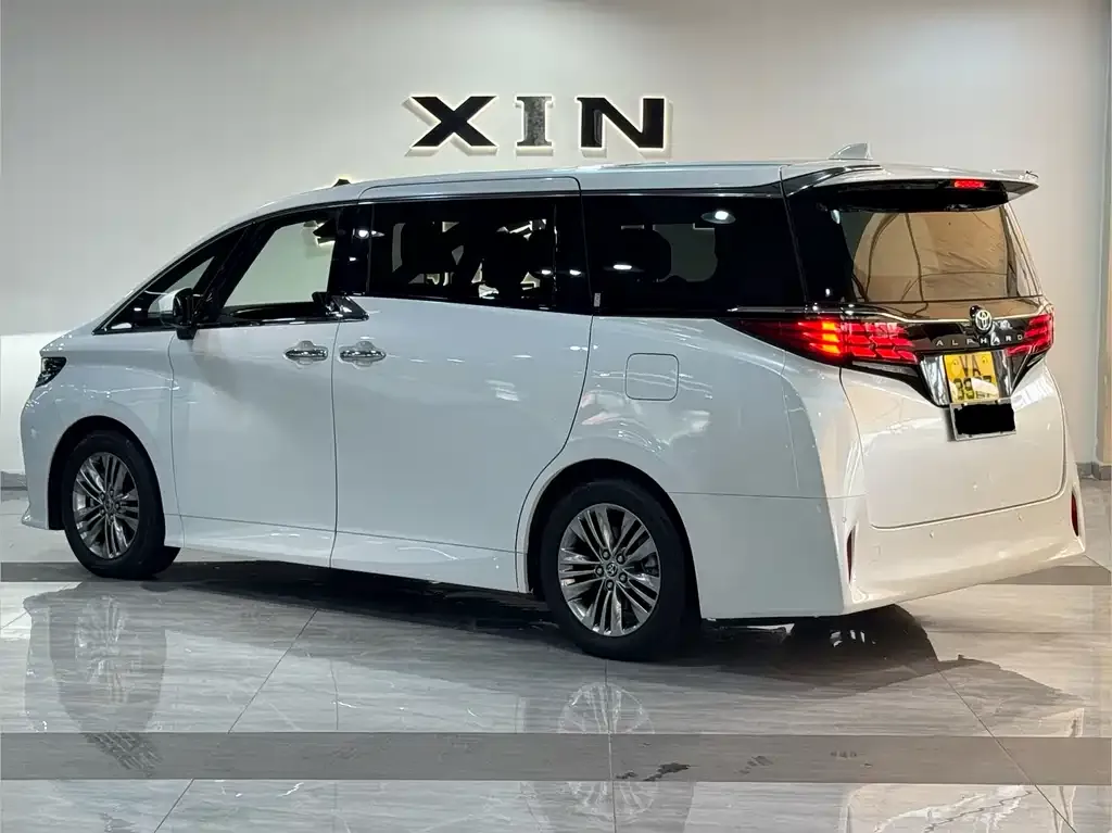 Toyota Alphard — фото 3