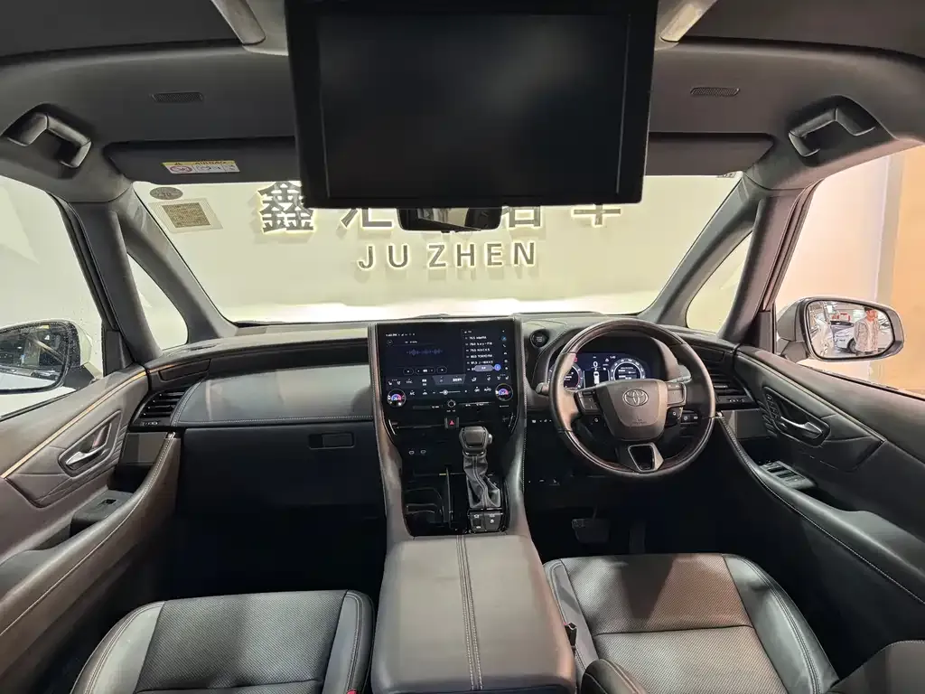 Toyota Alphard — фото 9