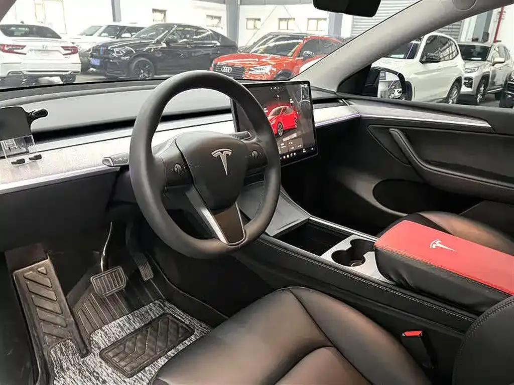 Tesla Model Y — фото 6