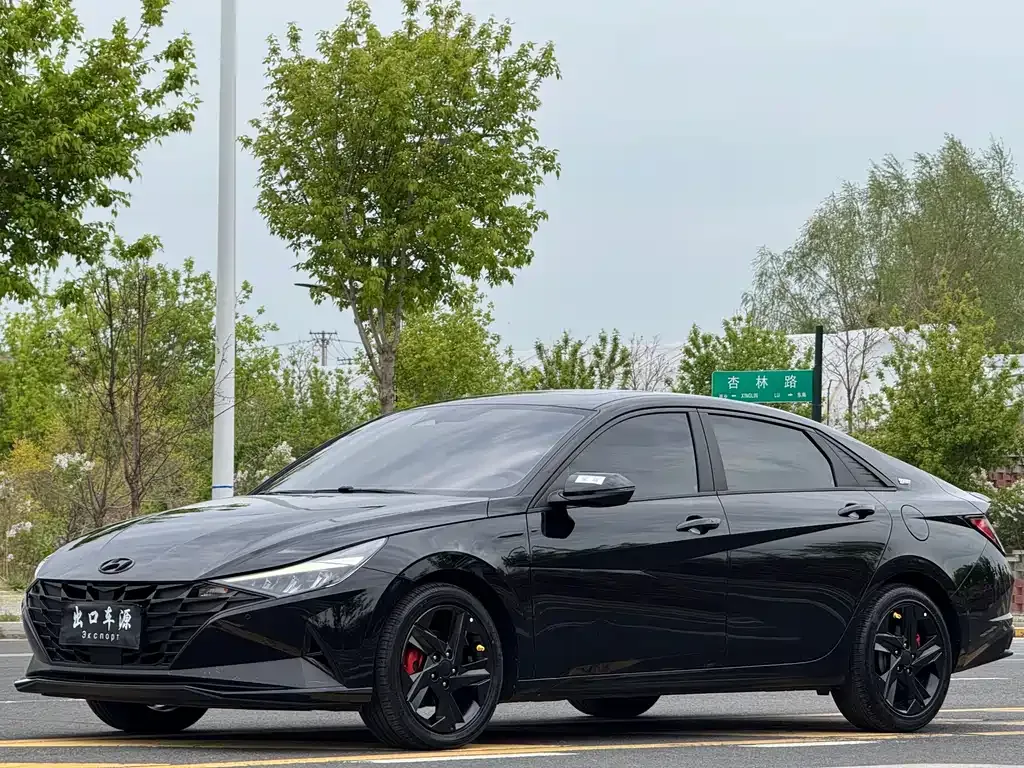 Hyundai Elantra — фото 1